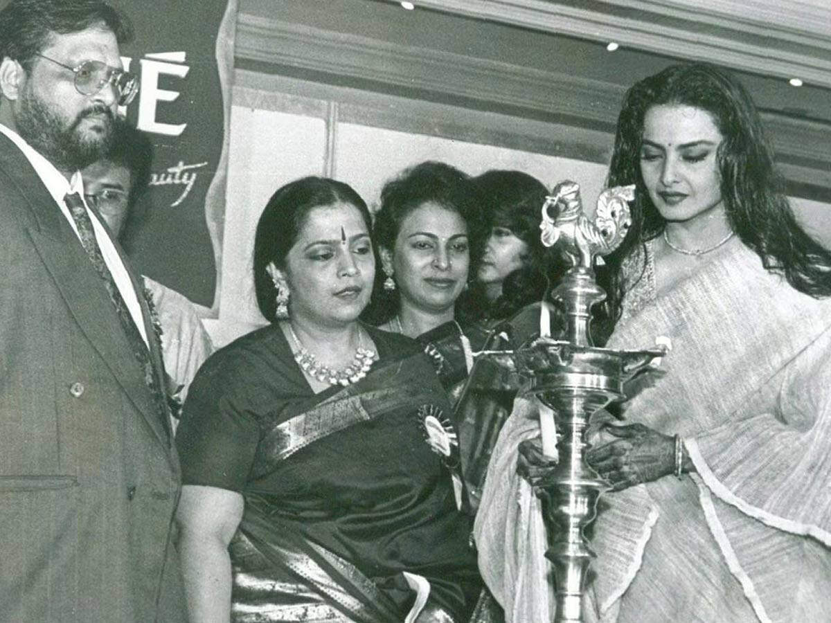 Birthday Special: Rekha’s rare and never before seen pics throughout ...