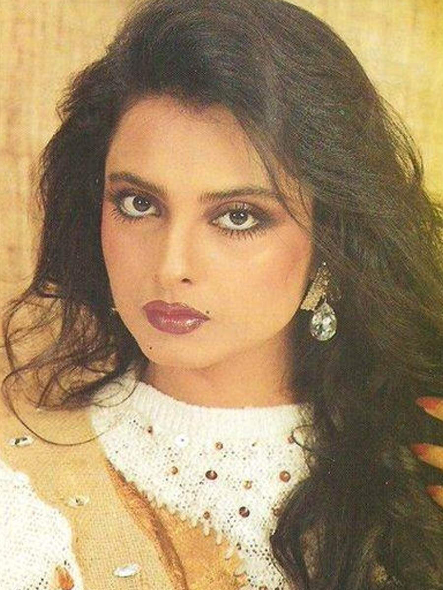 Birthday Special: Rekha’s Rare And Never Before Seen Pics Throughout ...