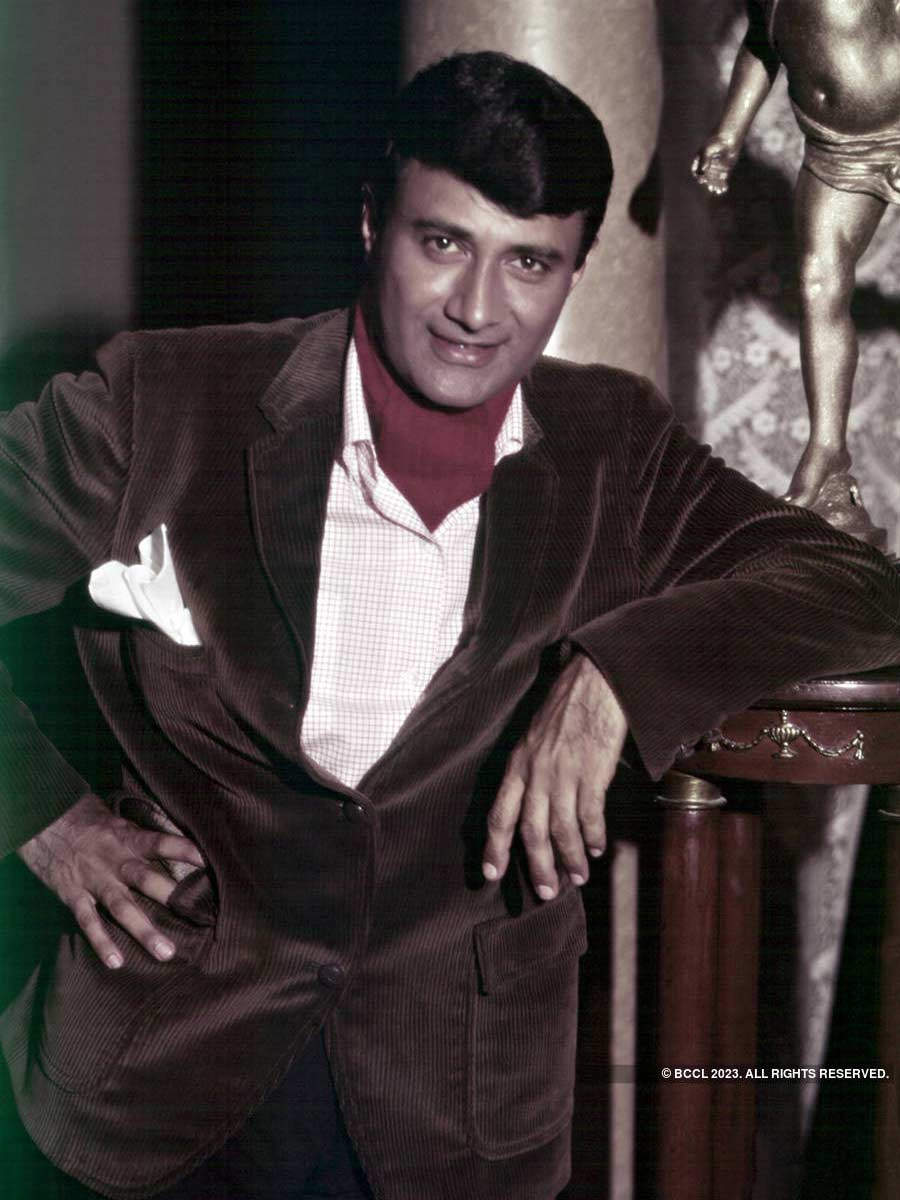 Dev Anand And His Wife, Kalpana Kartik Looks 'Made-For-Each-Other' In This  Rare Autographed Photo