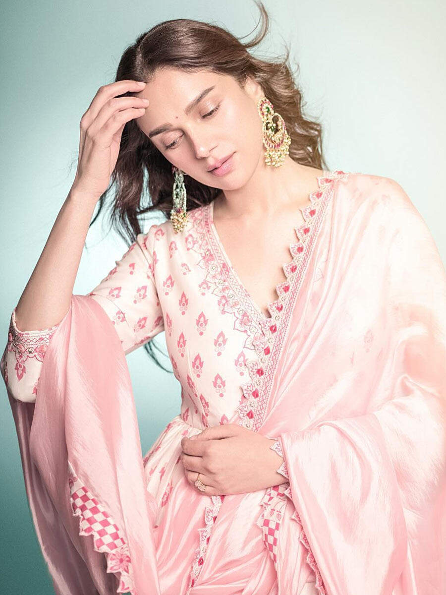 Aditi Rao Hydari Looks Ethereal In A Pink Anarkali Check Out Pics