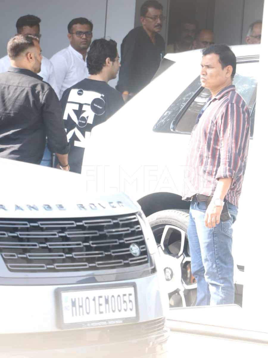 Shah Rukh Khan And His Family Leave For Anant Ambani And Radhika 