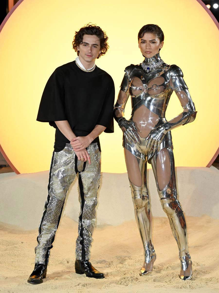 zendaya at the premiere of @dunemovie wearing a chrome suit of