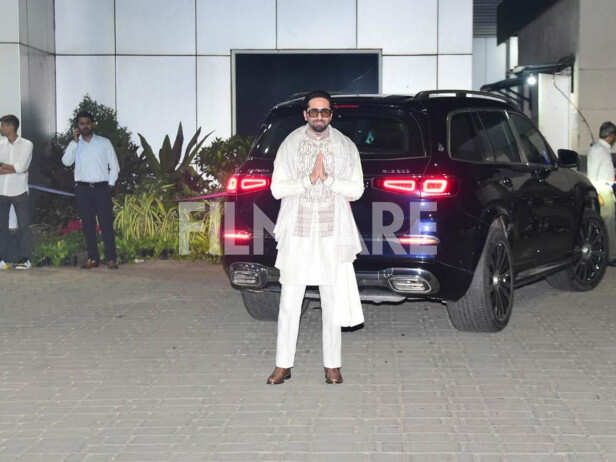 Ayushmann Khurrana, Jackie Shroff Were Clicked Leaving For Ayodhya For ...