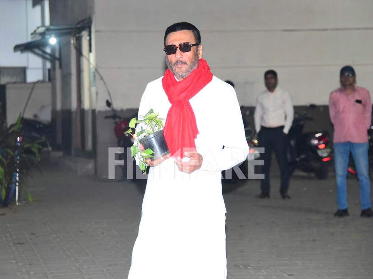 Ayushmann Khurrana, Jackie Shroff Were Clicked Leaving For Ayodhya For ...