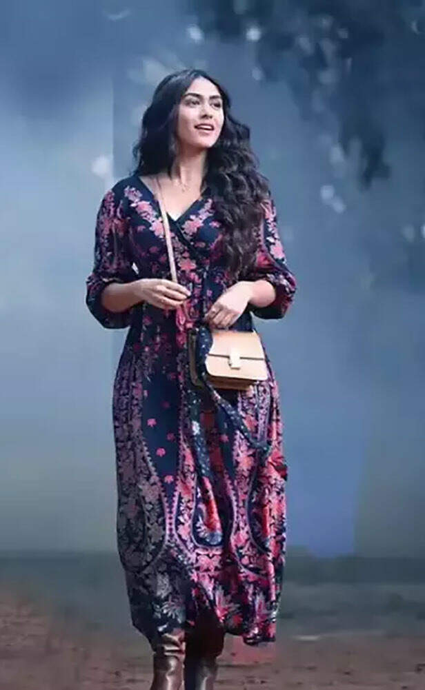 Mrunala Mrunal Thakur's boho to traditional looks in Hi Nanna are effortlessly ...