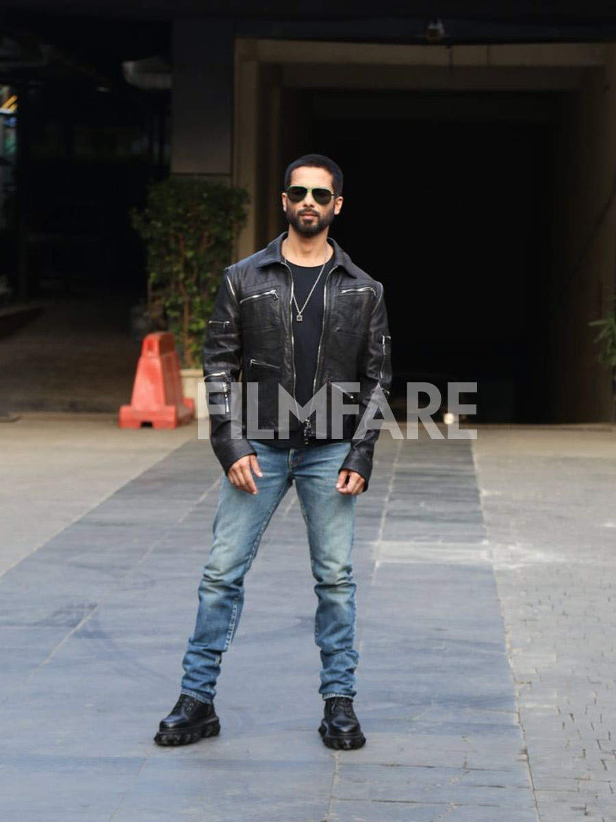 Black zip Jacket worn by Kabir Rajdheer Singh (Shahid Kapoor) in Kabir  Singh | Spotern