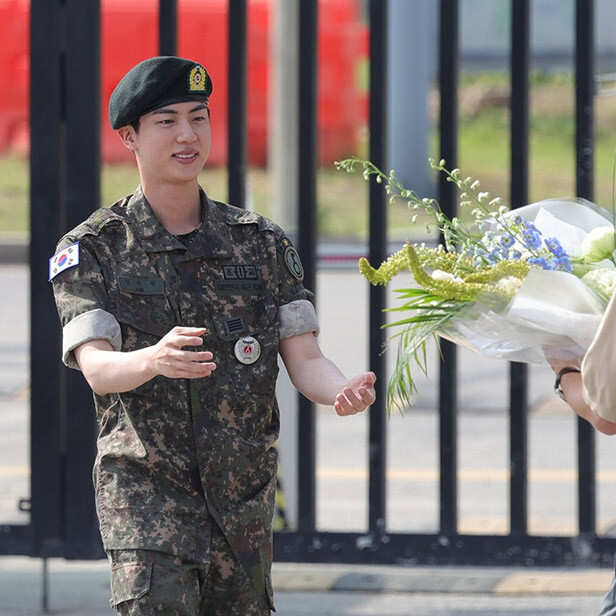 BTS’ Jin gets discharged from the military, gets a warm welcome ...