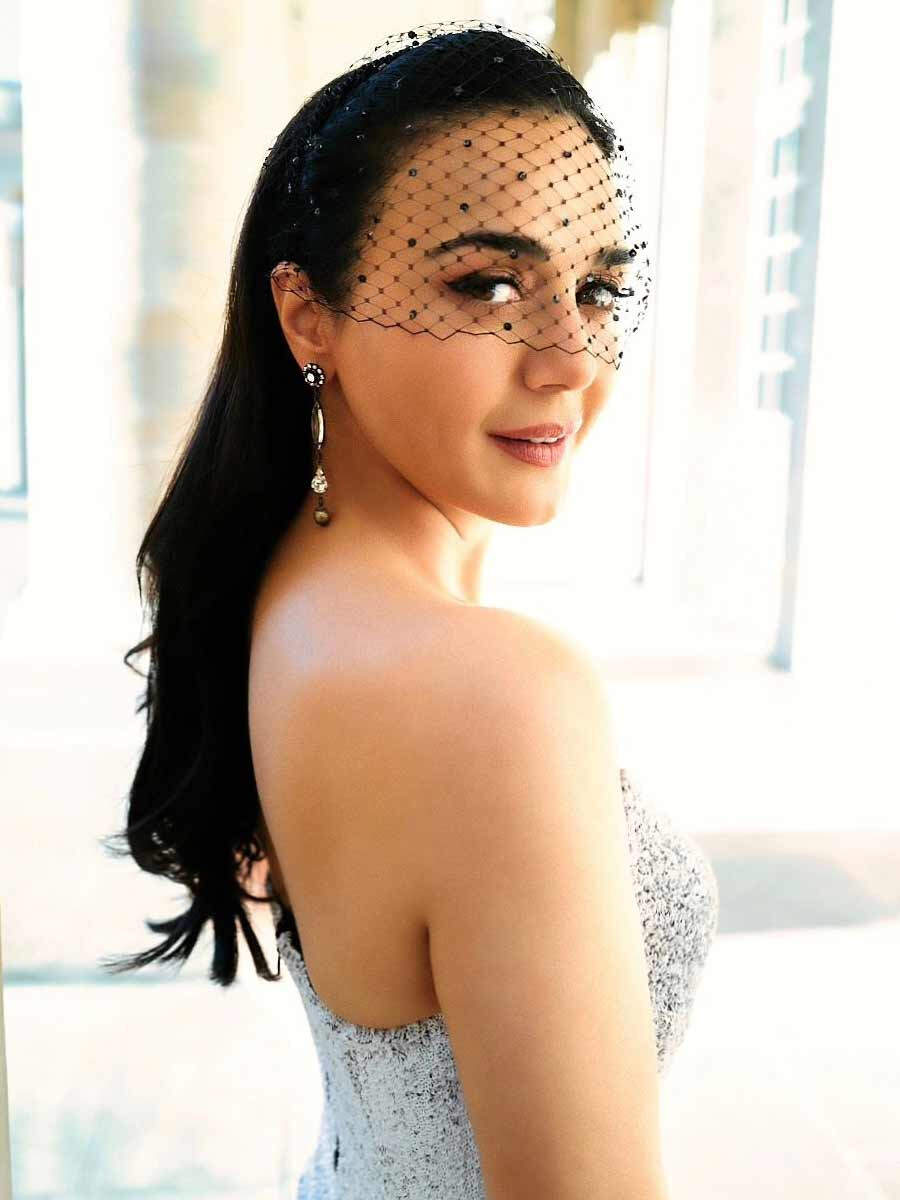 Preity Zinta dazzles in a shimmery number at Paris Fashion Week