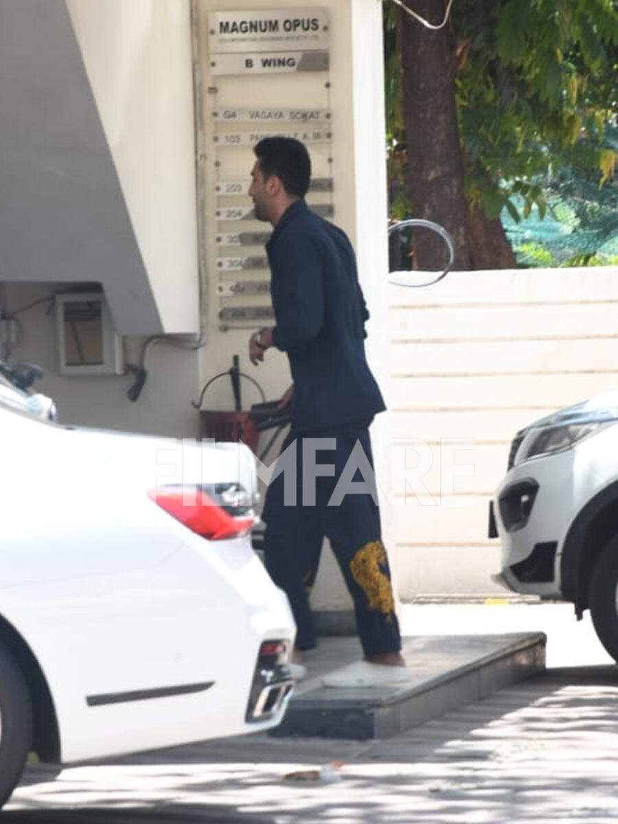 Ranbir KapoorRanbir Kapoor Clicked At Sanjay Leela Bhansali's Office ...