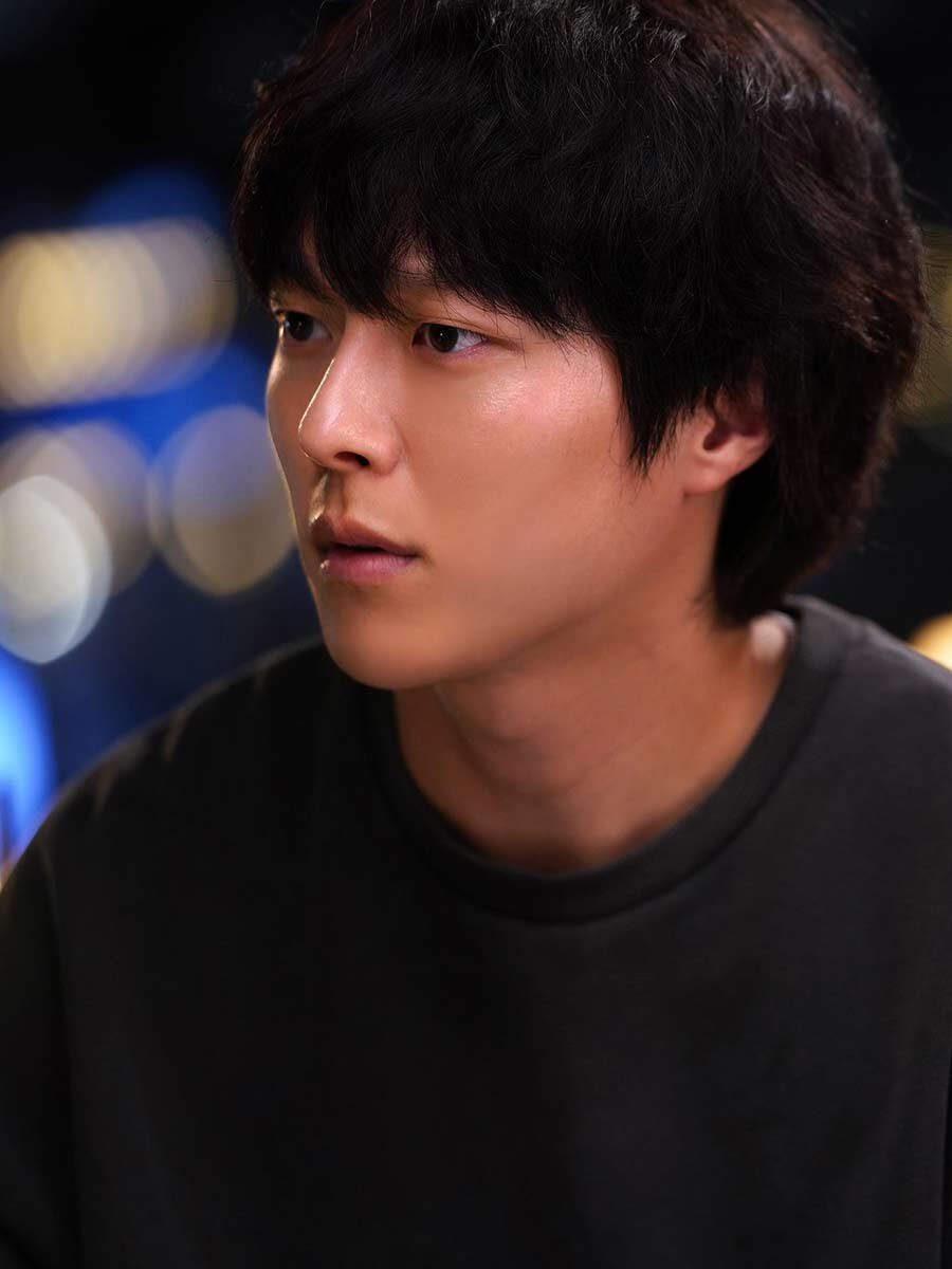 Stills from Jang Ki Yong’s The Atypical Family reveal a time-travel ...