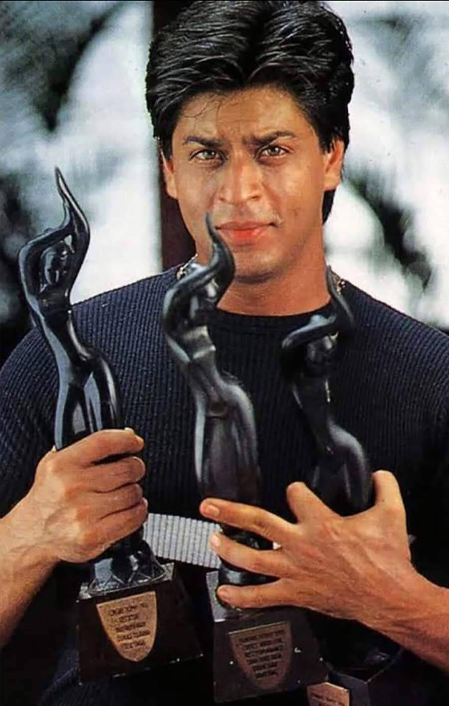 Unmissable Pictures of Shah Rukh Khan From The Filmfare Awards