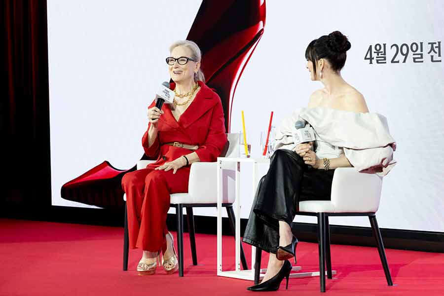Photos: The Devil Wears Prada 2 Divas Meryl Streep and Anne Hathaway ...