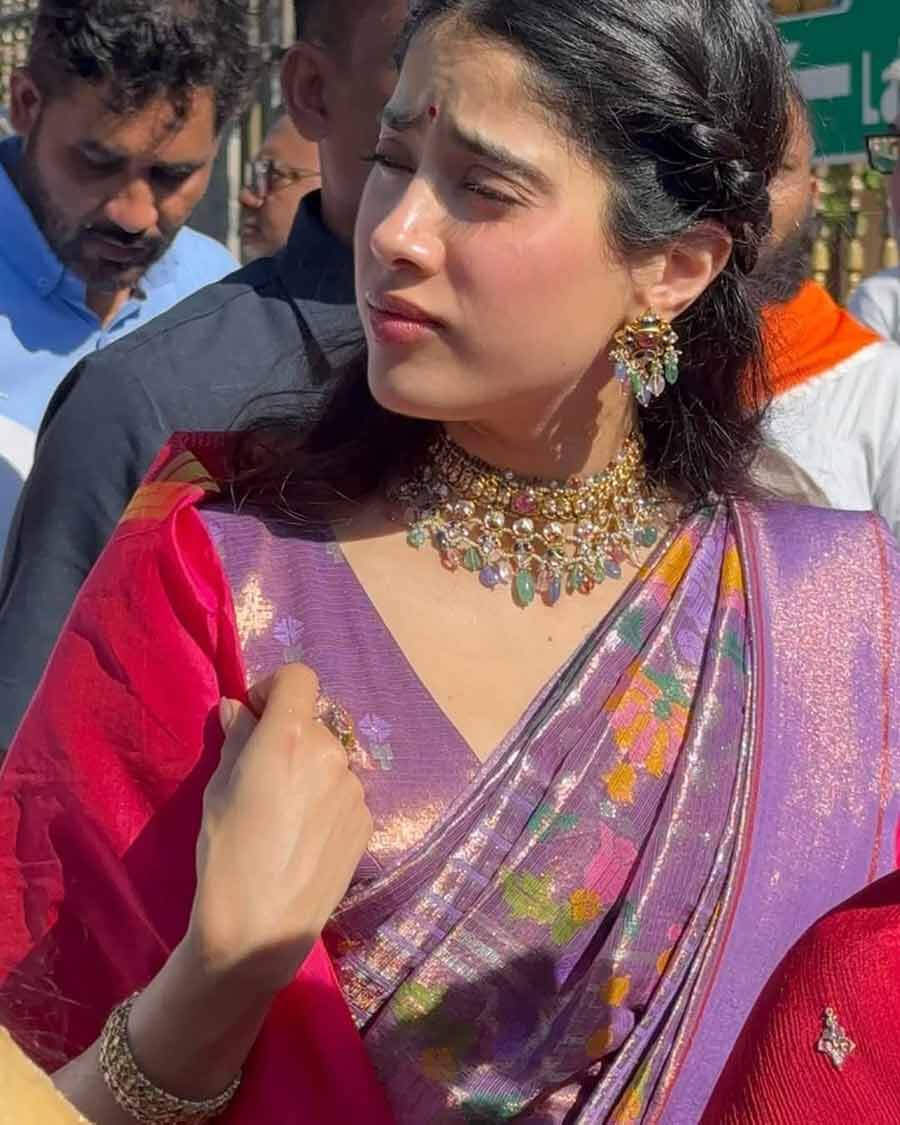 Janhvi Kapoor’s Serene Tirumala Pilgrimage Sparks Fan Frenzy