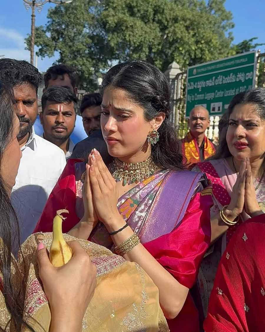Janhvi Kapoor’s Serene Tirumala Pilgrimage Sparks Fan Frenzy