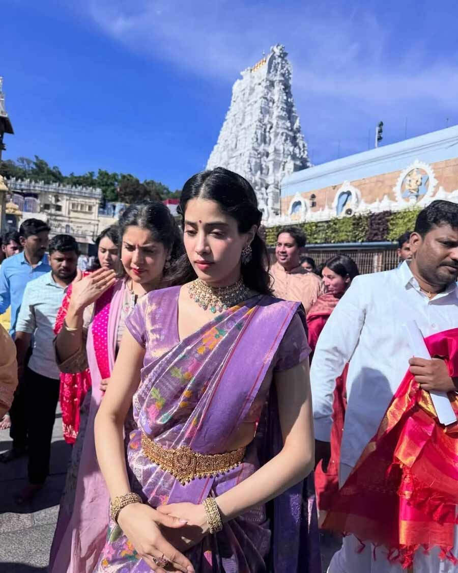 Janhvi Kapoor’s Serene Tirumala Pilgrimage Sparks Fan Frenzy