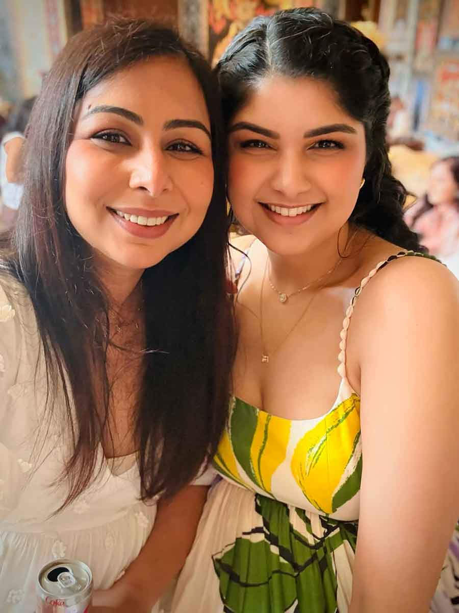 Sonam Kapoor’s Star‑Studded Birthday Bash Turns Into a Cake‑Filled Celebration