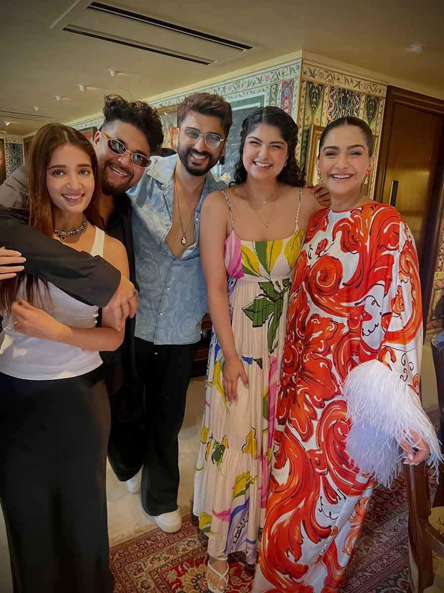 Sonam Kapoor’s Star‑Studded Birthday Bash Turns Into a Cake‑Filled Celebration