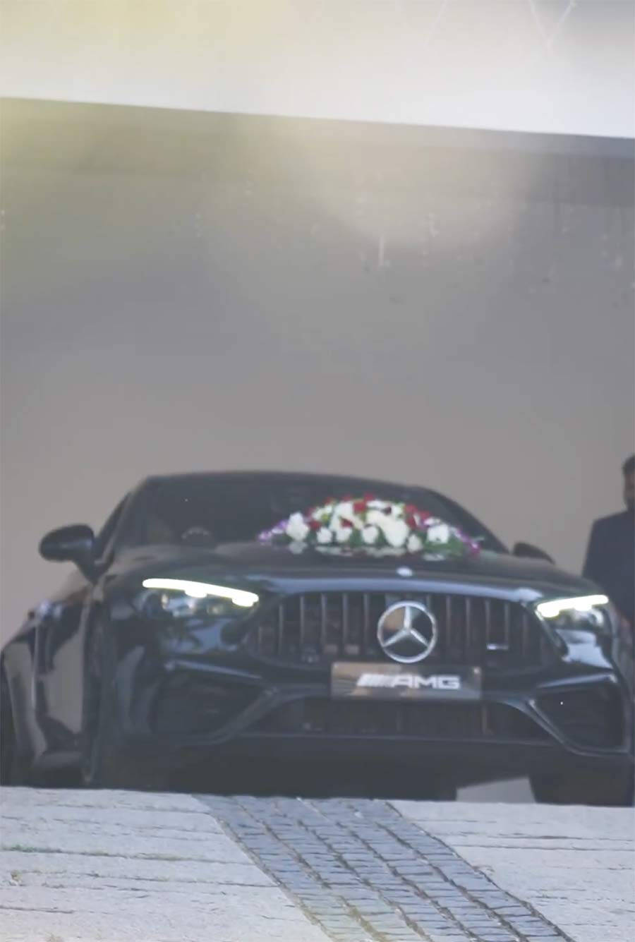 Arjun Reddy Car Pics: Women's Day Special: Allu Arjun Gifts Wife Sneha Reddy and Mother ...