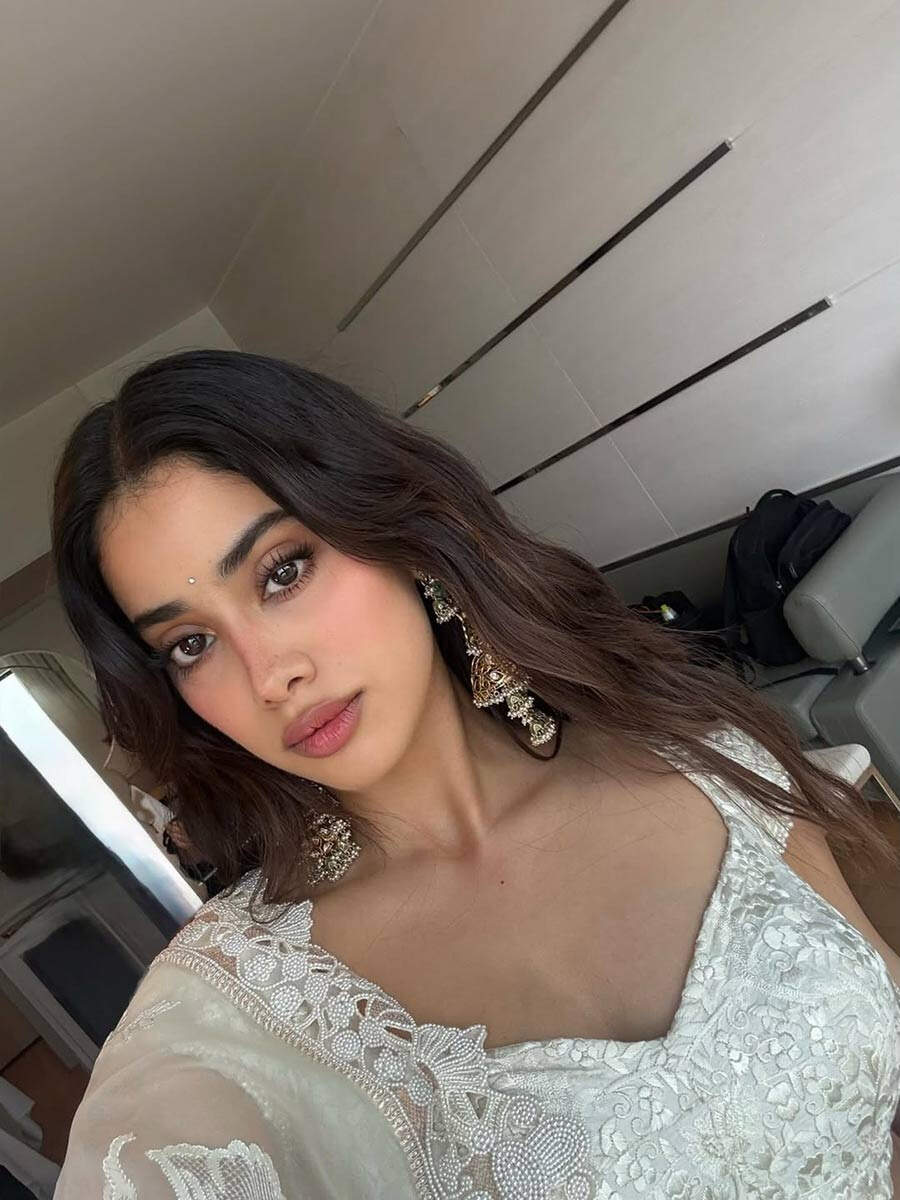 Janhvi Kapoor Stuns in Ivory Saree While Promoting ‘Peddi’