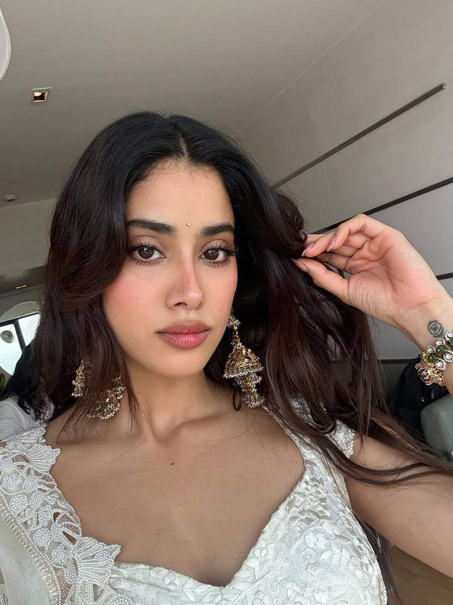 Janhvi Kapoor Stuns in Ivory Saree While Promoting ‘Peddi’