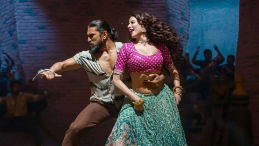 Janhvi Kapoor, Shruti Haasan and Ram Charan Light Up Peddi's 'Hellallallo' Song