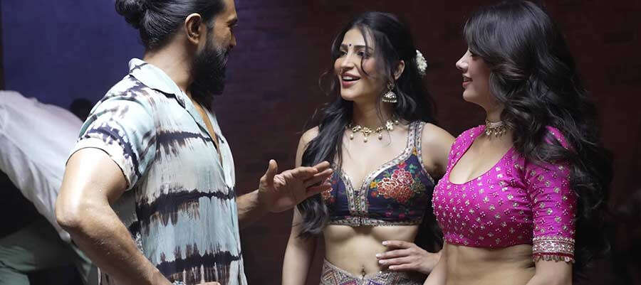 Janhvi Kapoor, Shruti Haasan and Ram Charan Light Up Peddi's 'Hellallallo' Song