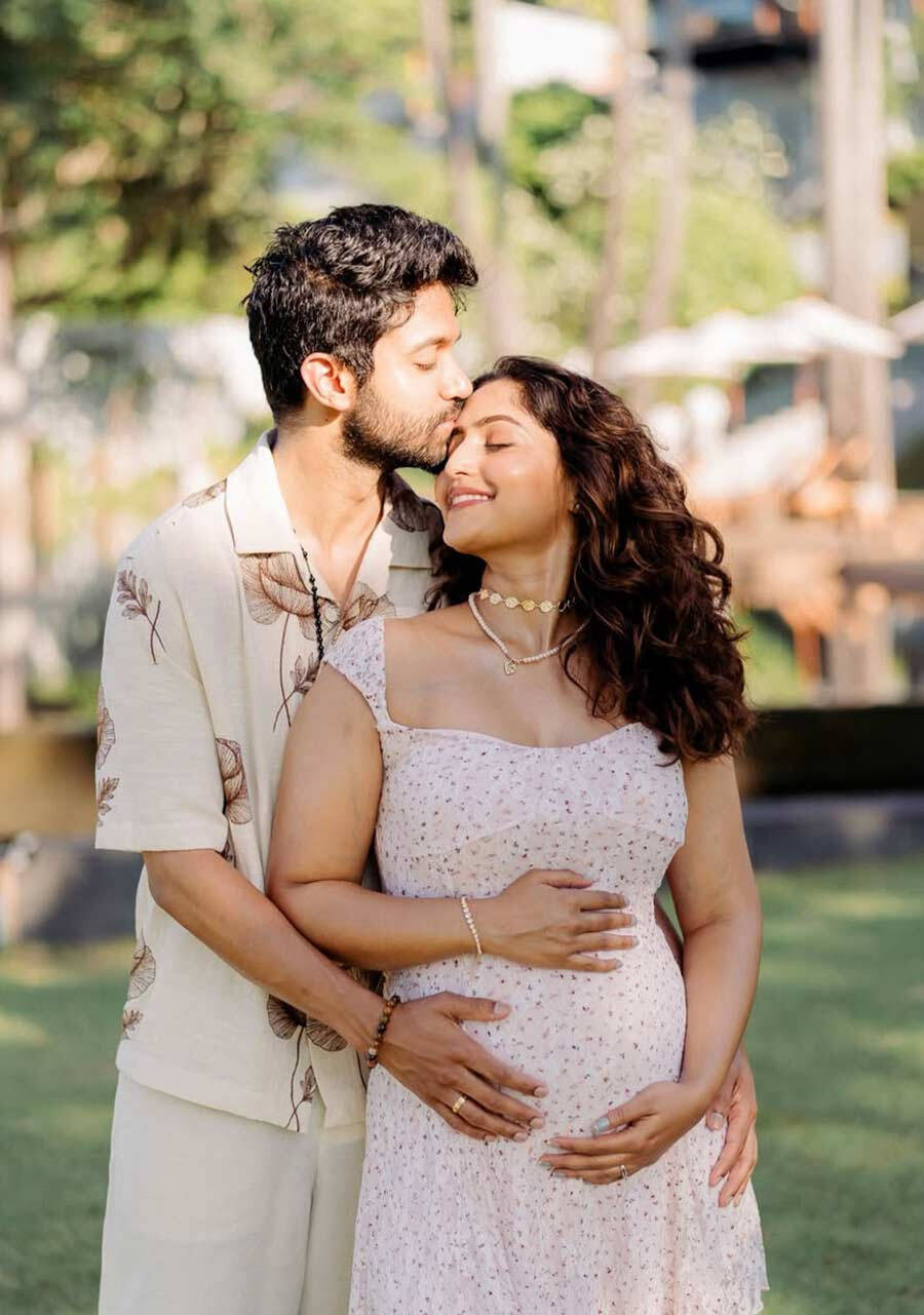 Photos: Reba John and Joemon Joseph look adorable in pregnancy ...