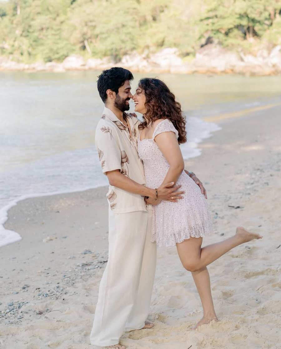 Photos: Reba John and Joemon Joseph look adorable in pregnancy ...