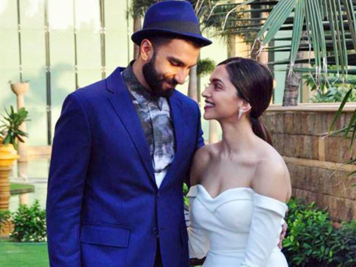 Ranveer Singh: Deepika-Ranveer, twinning in white, head to Italy for wedding  - The Economic Times