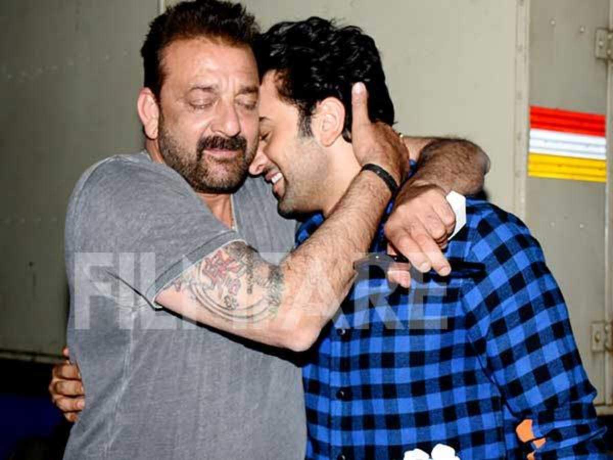 Dutt's the way! Ranbir Kapoor and gang celebrate the wrap up of