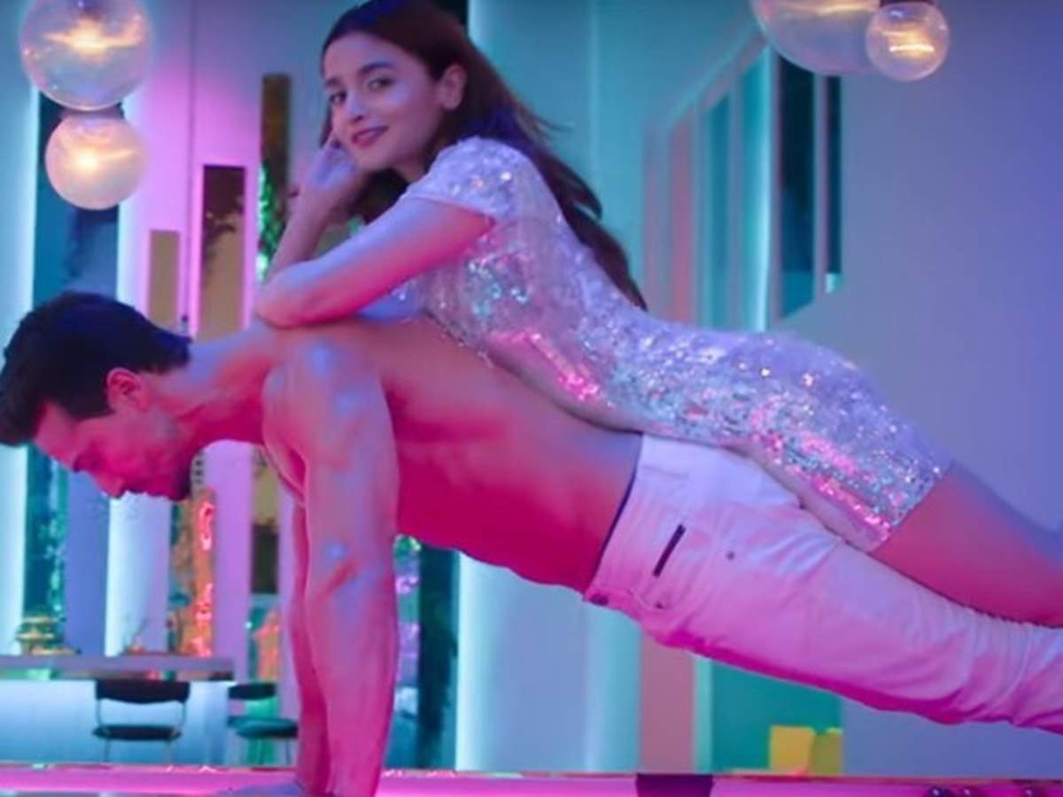 Alia Bhatt Tiger Shroff Xxx Sex - Alia Bhatt and Tiger Shroff turn up the heat in SOTY 2's Hook Up Song |  Filmfare.com