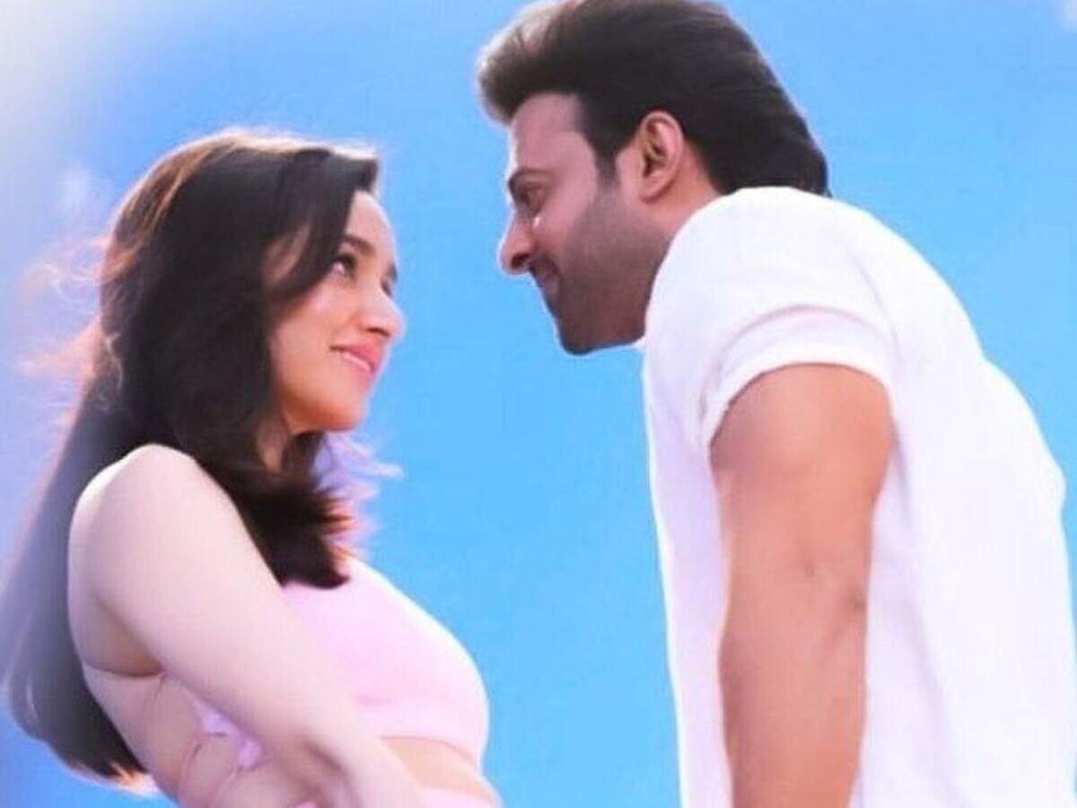 Shraddha Kapoor and Prabhas look all things romantic in this still from  Saaho | Filmfare.com