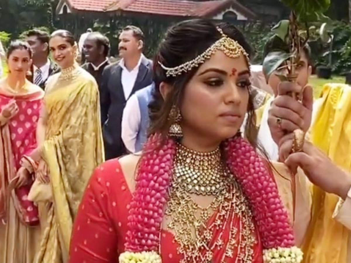 Watch Deepika Padukone S Latest Video From Her Friend S Wedding In Bengaluru Filmfare Com