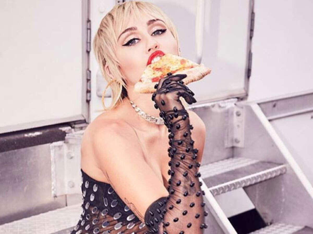 Miley Cyrus Vma Outfit Chicken