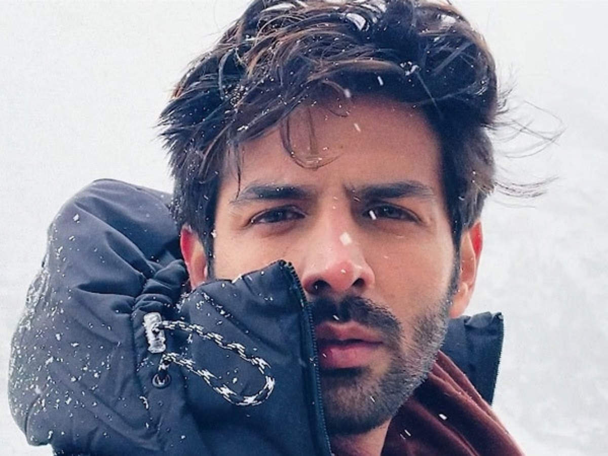 Kartik Aaryan has got back his OG hairstyle and has a quirky twist to  reveal it! 
