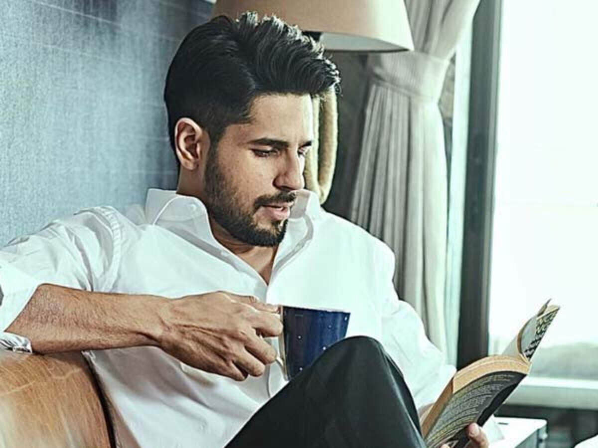 siddharth malhotra handling dress siddharth malhotra handling dress