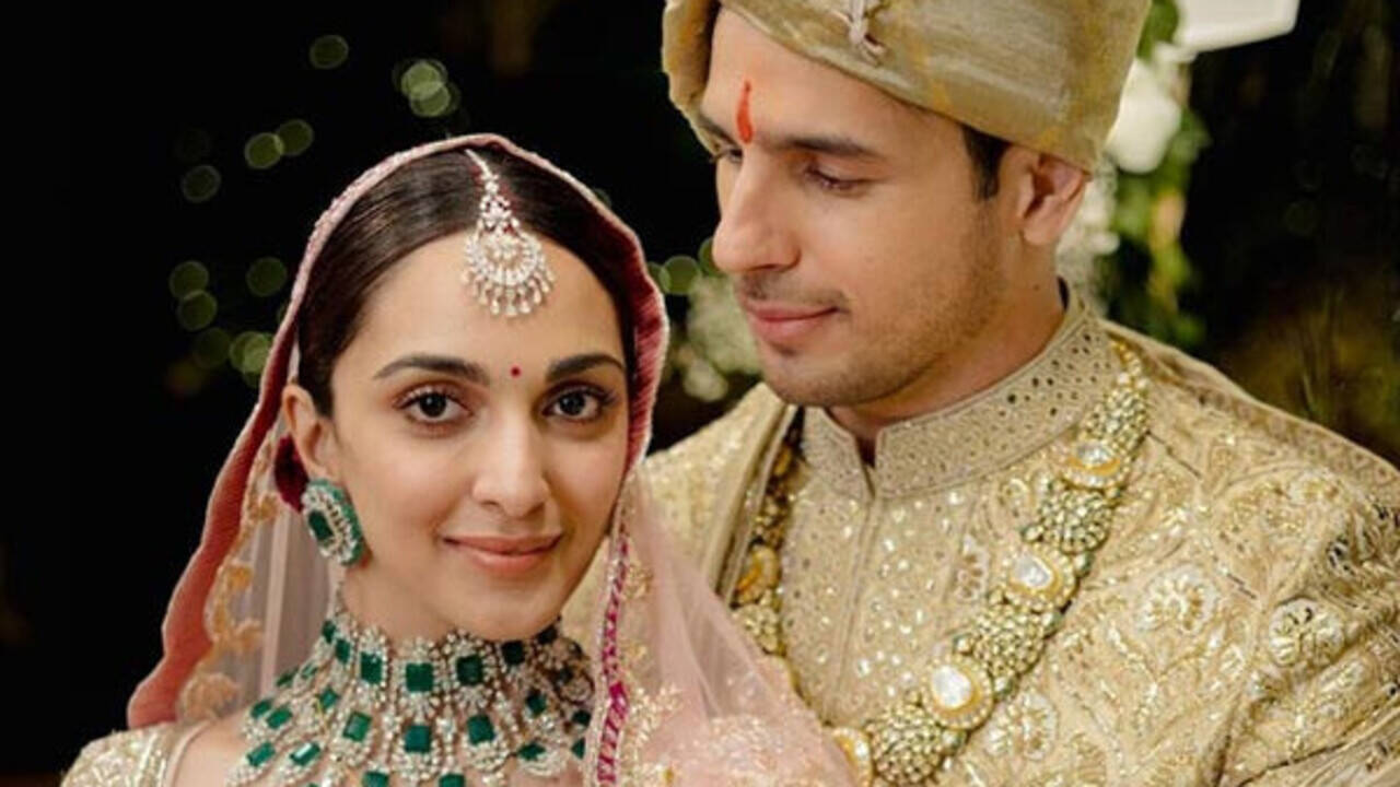 who designed kiara advani wedding dress Loved Kiara Advani's breathtaking red bridal lehenga choli from JugJugg  Jeeyo? It costs 3 lakh