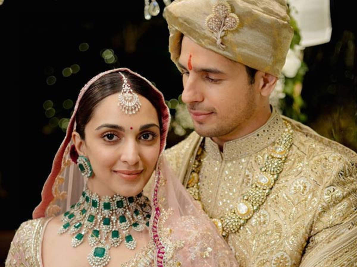 Here's what went into making Kiara Advani and Sidharth Malhotra's wedding outfits | Filmfare.com