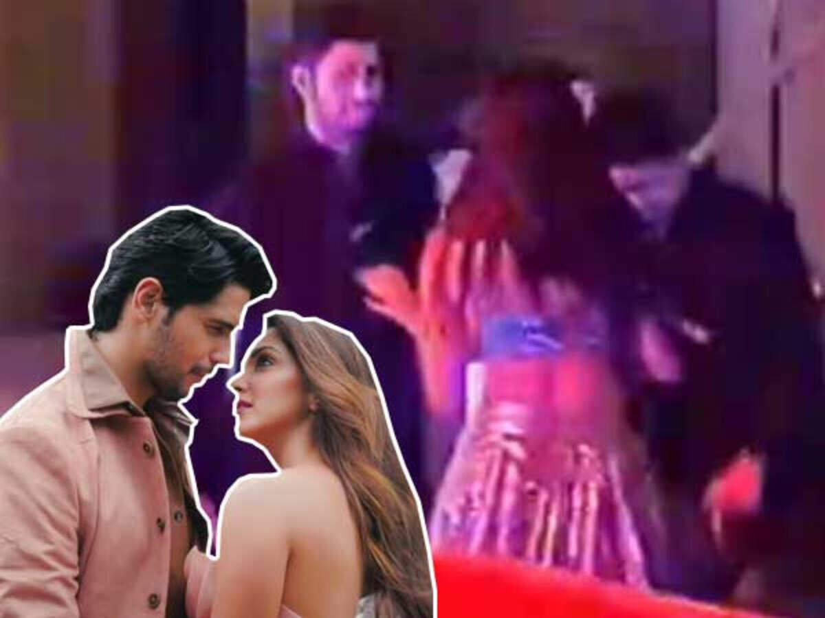 Viral video of Kiara Advani and Sidharth Malhotra dancing away surfaces  online; watch here | Filmfare.com