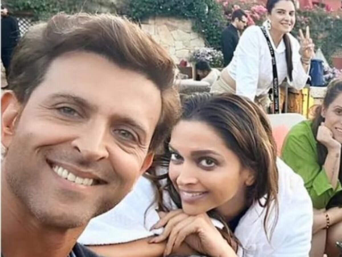 Hrithik Roshan starts shooting for Fighter with director Siddharth Anand.  See pic - India Today