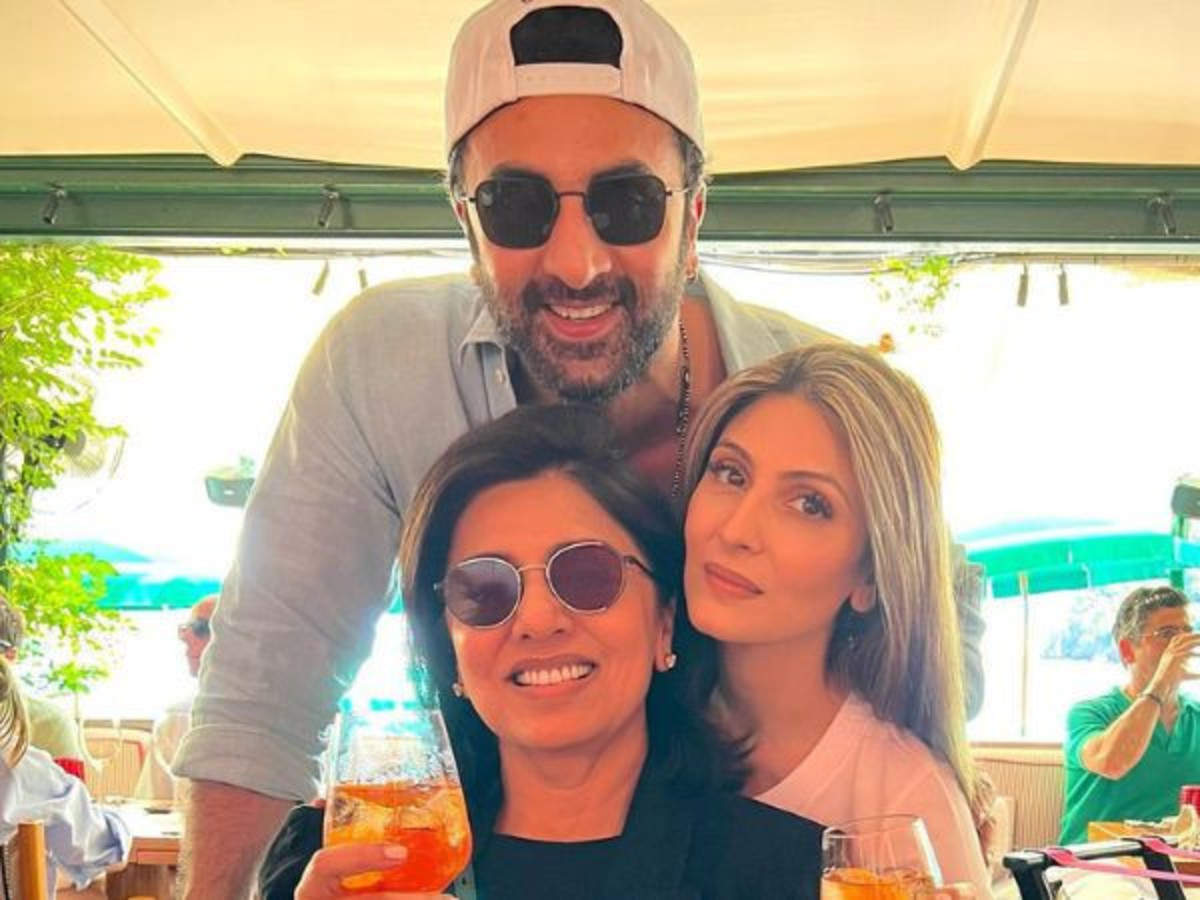 Ranbir Kapoor turns 41: Alia Bhatt, Neetu Kapoor, Riddhima Kapoor share  heartwarming wishes [PICS]