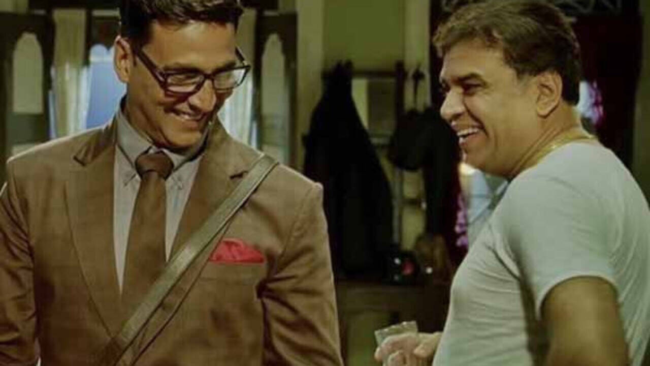 Paresh Rawal Says Akshay Kumar Is A Colleague, Not A Friend | Filmfare.com