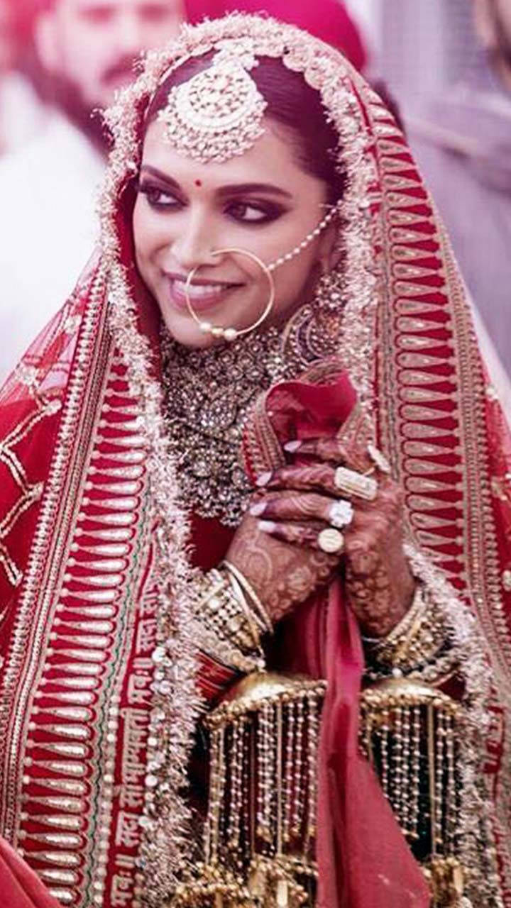 Bridal lehenga by Indian Bengali designer Sabyasachi Mukherjee :  r/costumeporn