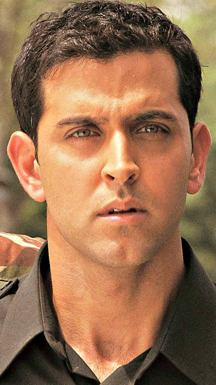 Pin by Mishti Vk on Hrithik roshan | Hrithik roshan hairstyle, Model face,  Best smart casual outfits