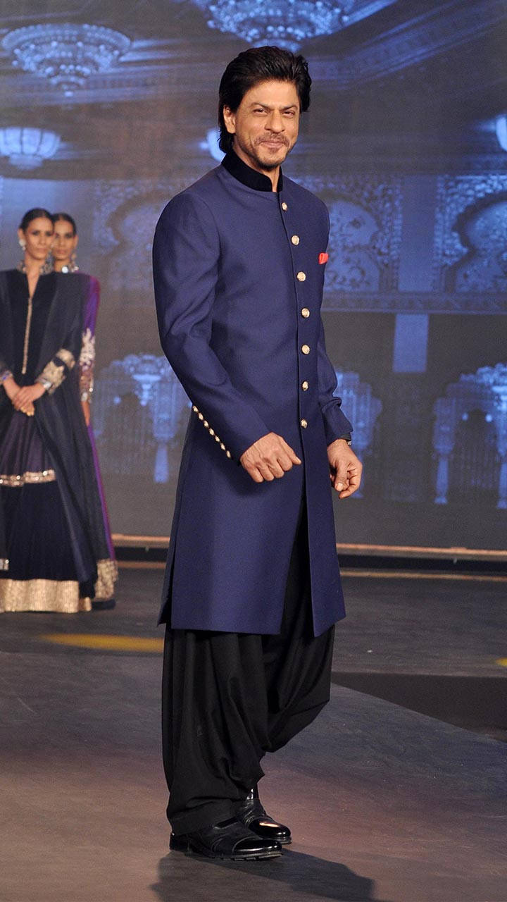 Huge Fan Of His Dressing Style #KingKhan #ShahRukhKhan  #BadShahOfBollywood.. | Shahrukh khan and kajol, Shahrukh khan, Bollywood  actors