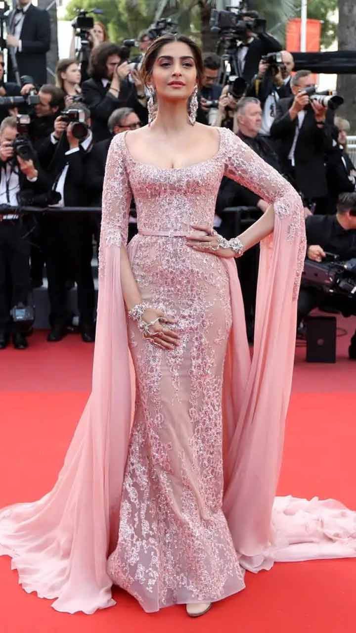 Cannes 2014: Sonam Kapoor Scores Perfect 10, Style-Wise