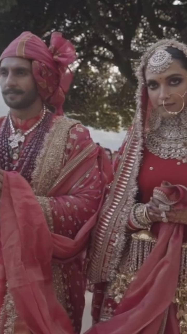 Ranveer & Alia Turned Showstoppers For Manish Malhotra's Bridal Couture Show