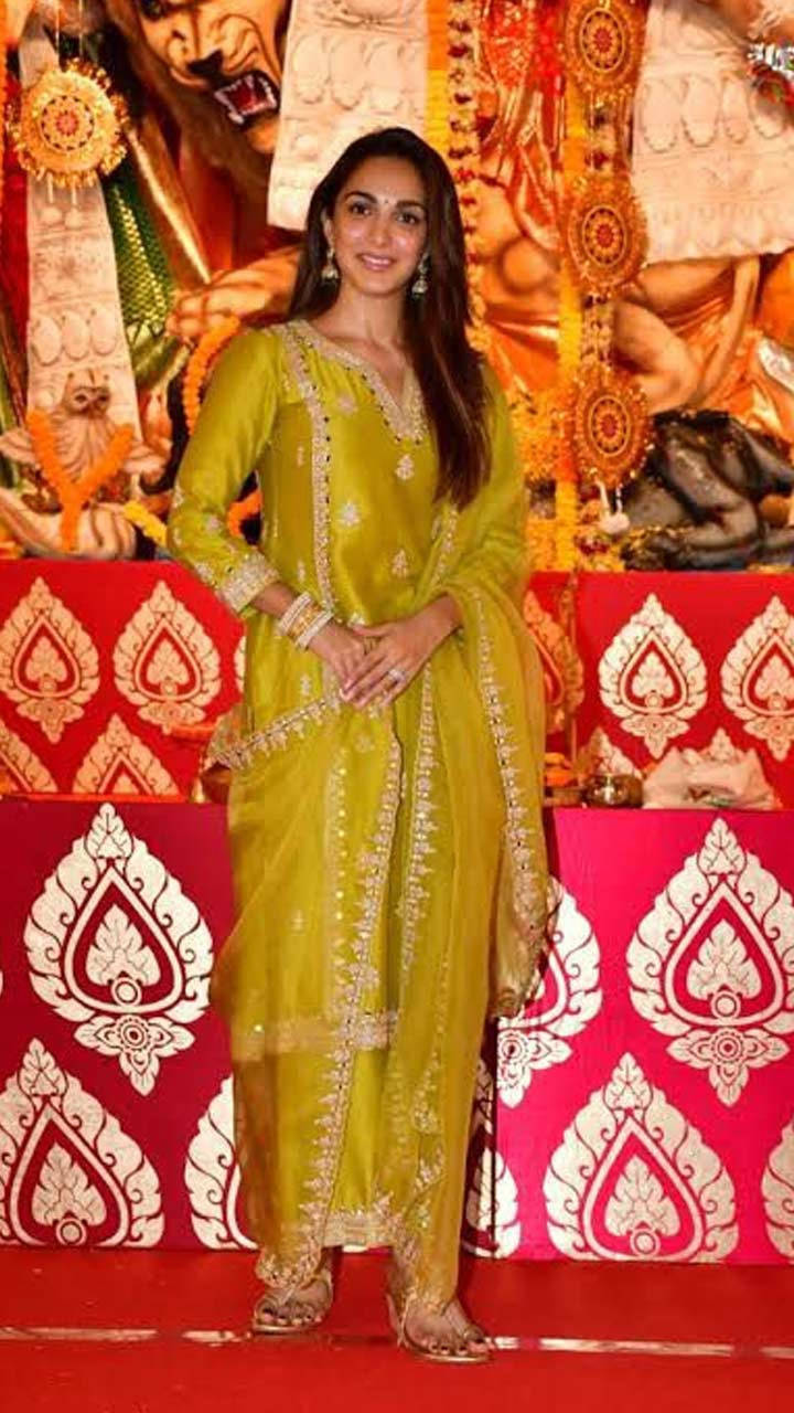 Kiara Advani rocks a yellow slit gown 🔥 . . . . . #kiaraadvani  #bollywoodbubble #bollywood #mood #fashion #fashionstyle #gorgeous #yellow…  | Instagram