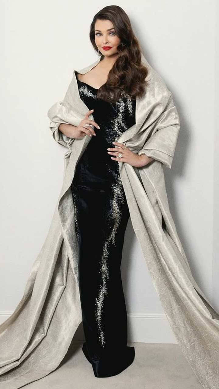 aishwarya rai in silver dress Aishwarya Rai Bachchan lights up in Silver